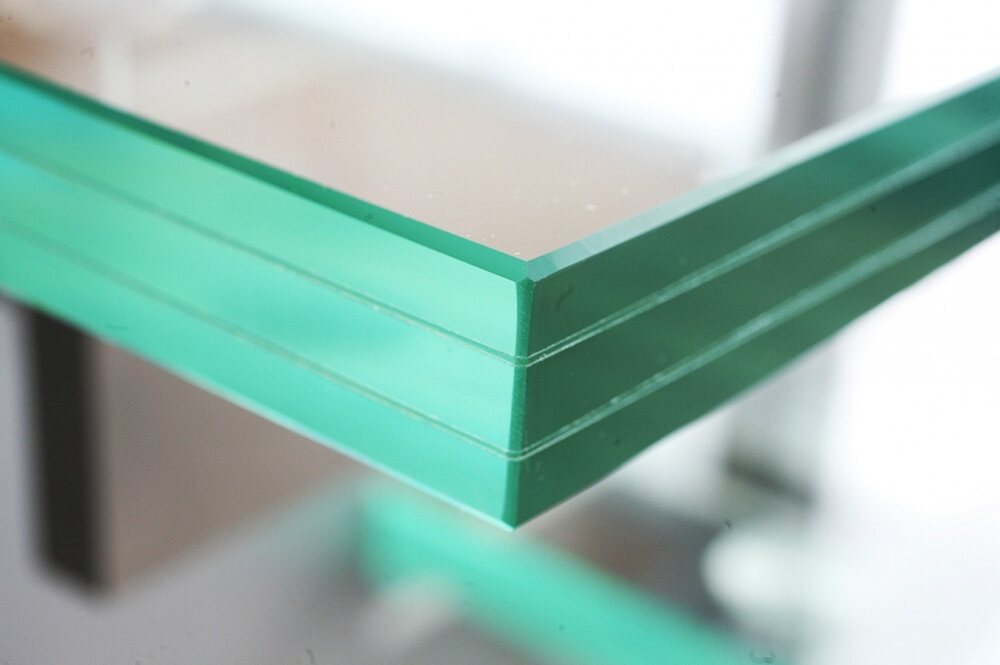 کاربرد شیشه لمینت در درب و پنجره ساختمانی